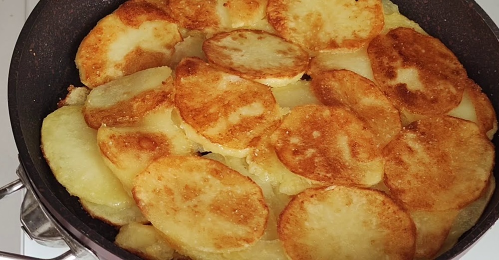 3 Malzemeli Mısır Unlu Tavada Çıtır Patatesli Yumurtalı Kahvaltılık