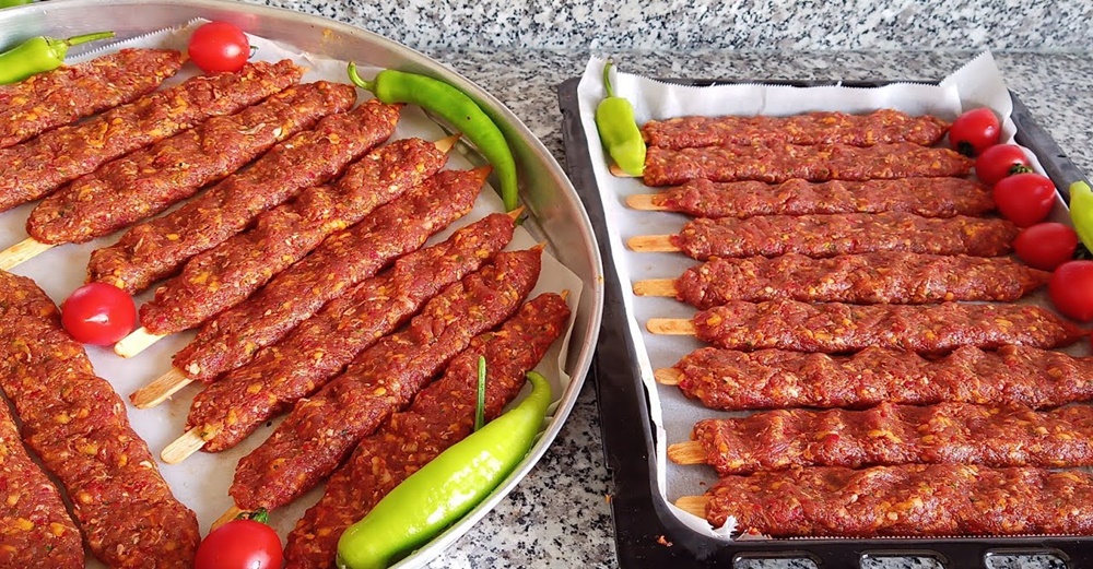 Kebap Tarifi   Adana Kebap A,Danz,Ye Detaylarıyla Et Kebabı  Evde Mangalda Fırında Yap Nefis Çöp Şiş