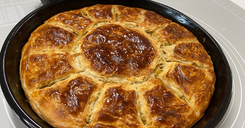 Prasalı Börek Kat Kat  Daha Önce Hiç Bu Kadar Kolay Ve Lezzetlisini Yememiştik???